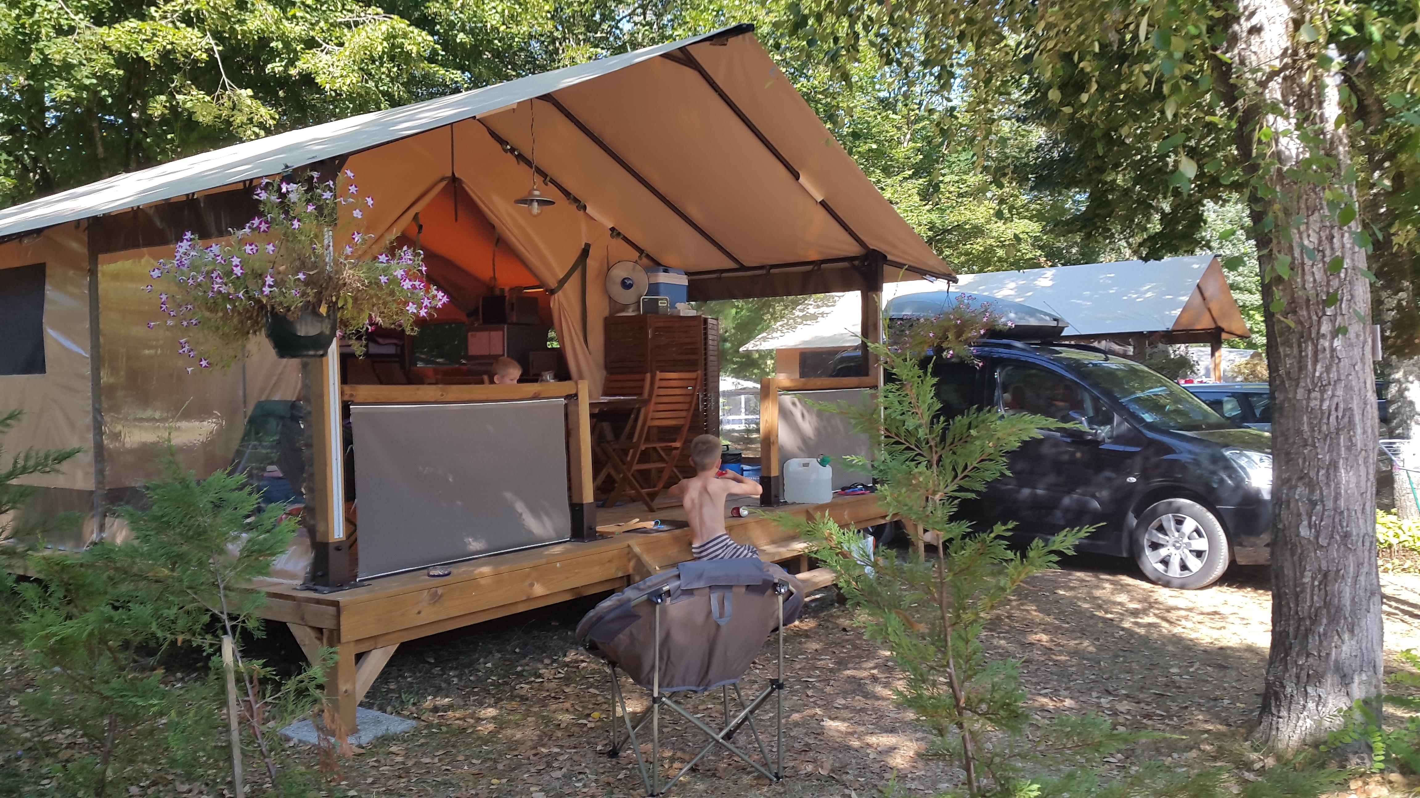 Accommodation - Tent Lodge Victoria (Without Toilet Blocks) - Camping Les Rives du Céou
