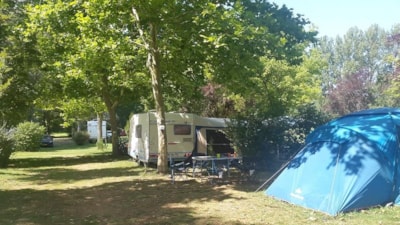 Package: Pitch + car + tent or caravan or camping-car