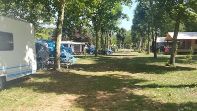 Package: Pitch + car + tent or caravan or camping-car