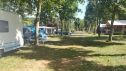 Parcela - Forfait: Parcela + Coche + Tienda O Caravana O Autocaravana - Camping Les Rives du Céou