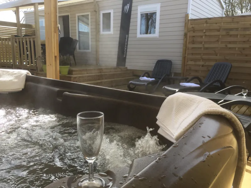 Mobilhome N°14 Cocooning 3 Chambres - Spa Privatif