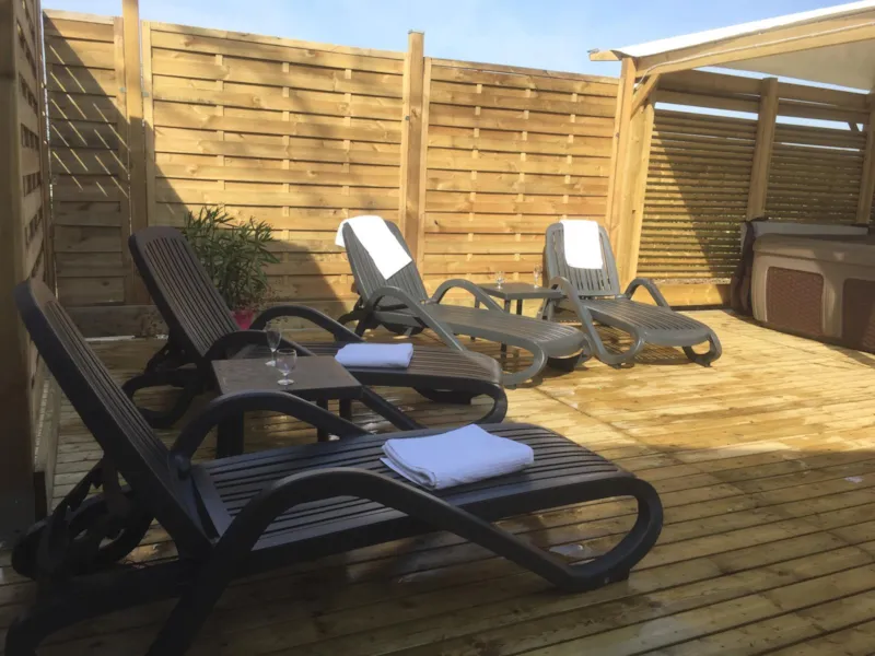 Mobilhome N° 15 Cocooning 2 Chambres - Spa Privatif