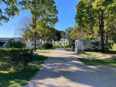 Package: Pitch + car + tent or caravan + electricity — 1