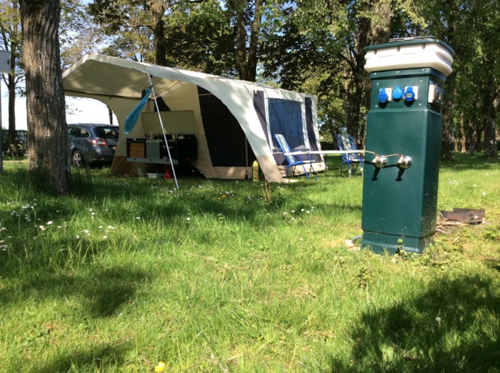 Forfait : Emplacement + 1 Voiture + Tente Ou Caravane - Camping Car + Électricité