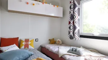 Mietunterkunft - Mobilhome Nr. 17 -  Klimaanlage - 2 Schlafzimmer - Terrasse - Camping de Contrexeville