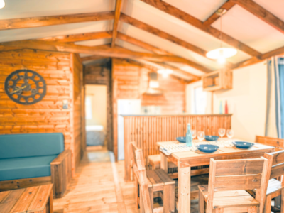 Lodge VIP Premium  34m² - 2 bedrooms + TV + sheets + towels + 11m² covered terrace — 4