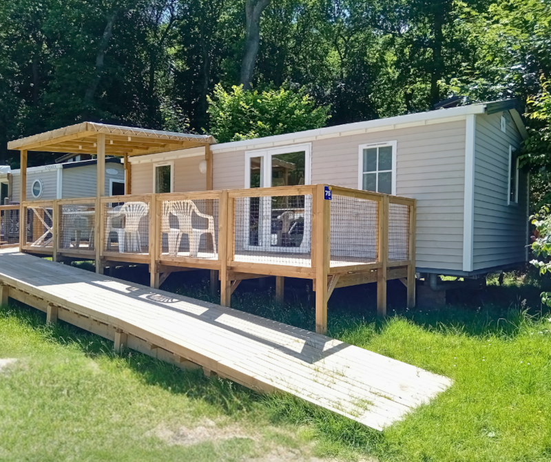 Stacaravan Comfort 27m² 2 kamers + TV + terras - uitgerust voor gehandicapten