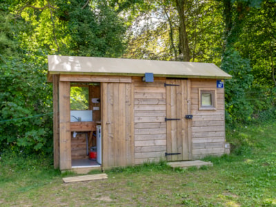 Premium package: 16A pitch equipped with a Freecamp (cabin with sanitary facilities) — 2