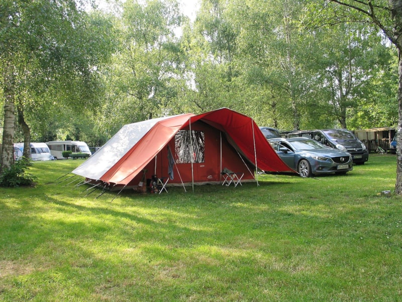 Camping La Roseraie D'omaha Rue De L'eglise 14710 Surrain
