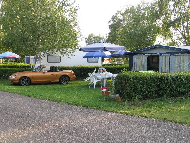Pitch - Pitch Great Comfort - 2 People + Car + Caravan + Electricity + Water And Waste Water. - Camp Au Clair Ruisseau