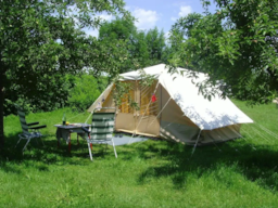 Kampeerplaats(en) - Staanplaats Voor Fietsen (1 Volwassene En Elektriciteit) - Camping Le Hameau des Champs