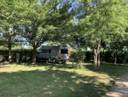 Kampeerplaats(en) - Grand Confort Caravan (1 Volwassene / Elektriciteit / Wateraansluiting En Afvoer) - Camping Le Hameau des Champs