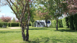 Piazzole - Grand Confort Caravan (1 Adulto / Elettricità / Allacciamento Acqua E Scarichi) - Camping Le Hameau des Champs