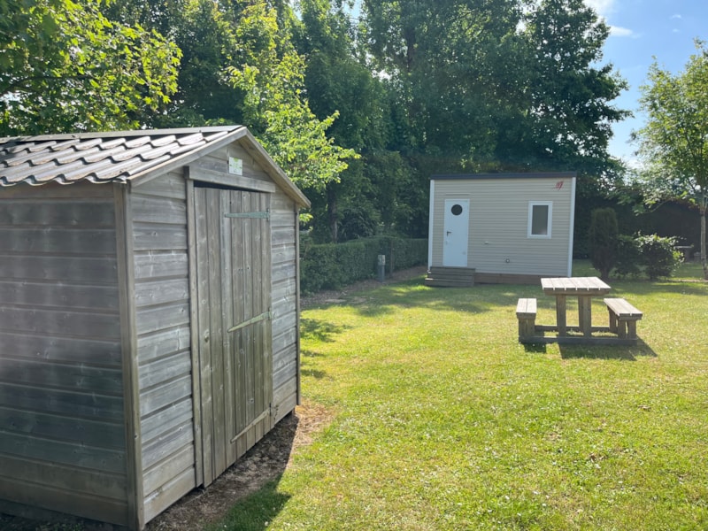 Premium Standplaats + Privétoiletblok (water- en afvoerpunt, barbecue, wi-fi) + elektriciteit 16A