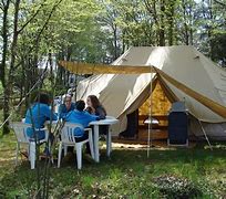 Forfait Privilège (1 tente, caravane ou camping-car / 1 voiture / électricité 10A) + frigo + 1 table + 4 chaises
