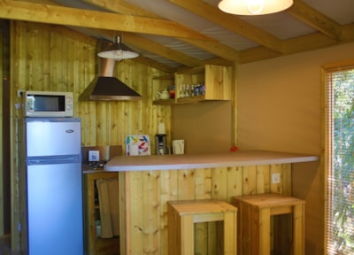 the Sweet Premium lodge cabin - 43m² (2 bedrooms) - semi-covered terrace - jacuzzi — 3