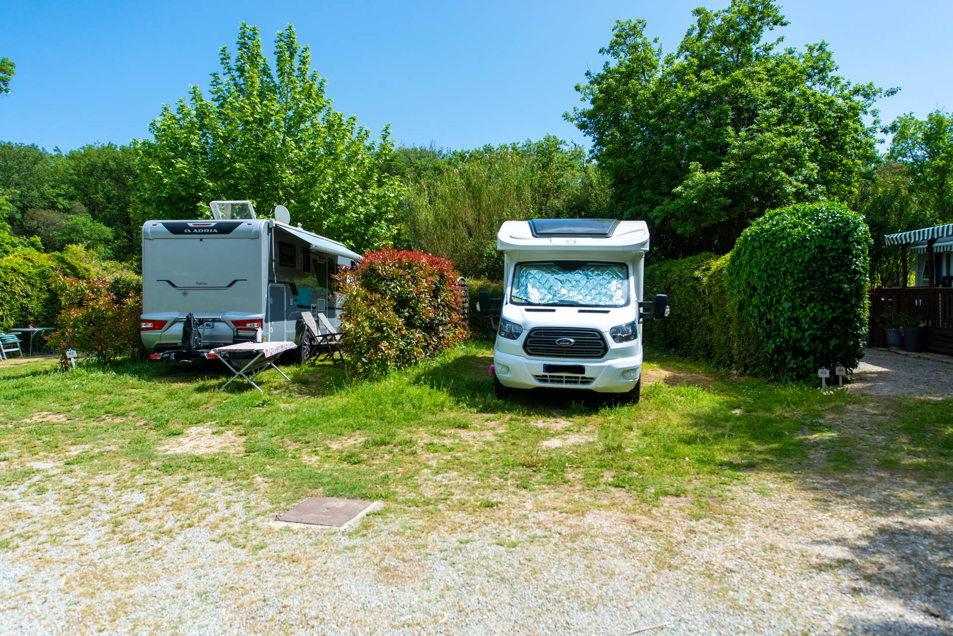 Forfait Confort (1 caravane ou camping-car / 1 voiture / électricité 10A) - 80m²