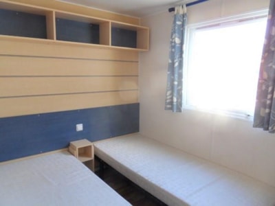 Air-conditioned mobile home + Tv model — 4