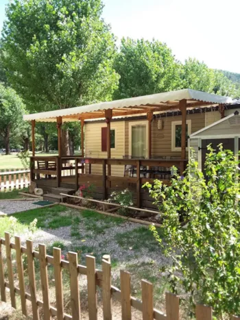 Mietunterkunft - Mobilheim Mit 3 Schlafzimmern + Ausziehbarem Sofa – 8 Personen, Klimaanlage/Tv - Camping La Berge Fleurie
