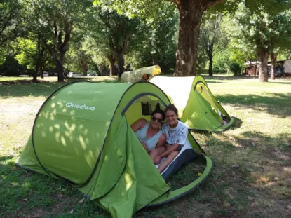 Piazzola: 1 Tenda, Roulotte +1 Auto + Con Sanitari