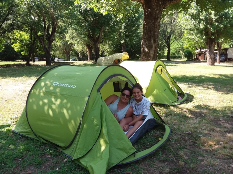 Piazzola: 1 tenda, roulotte +1 auto + con sanitari