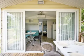 Mietunterkunft - Mobilheim Roccapina 33 M²  Giebelterrasse Klimaanlage 2 Zimmer - Camping Les Castors
