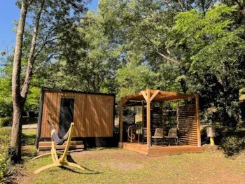Pitch - Pitch Luxe + Electricity 10A + Toilet Blocks + Garden Pack - Camping Sunêlia La Clémentine