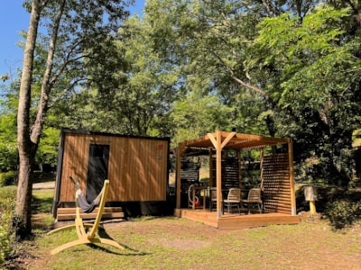 Pitch Luxe + electricity 10A + toilet blocks + Garden Pack — 1