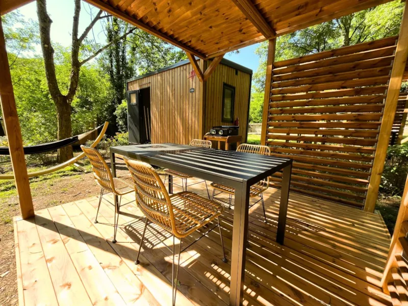 Emplacement Luxe Avec Électricité 10A ; Sanitaires Privés Et Garden Pack