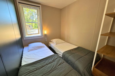 Luxury 2-bedroom mobile home with a jacuzzi