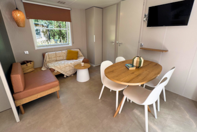 Luxury 2-bedroom mobile home with a jacuzzi