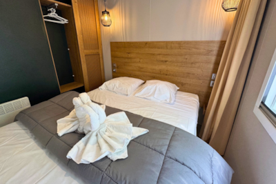 Luxury 2-bedroom mobile home with a jacuzzi