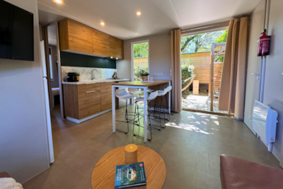 Luxury 3-bedroom mobile home with a jacuzzi