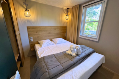Luxury 3-bedroom mobile home with a jacuzzi