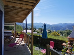 Mietunterkunft - Chalet Premium 35M² + Terrasse Couverte 20M² + Jacuzzi - 2 Chambres -2 Douches - Tv - Lave Vaisselle - Camping Le Panoramique