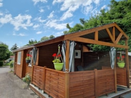 Mietunterkunft - Chalet Edelweiss 35M² + Terrasse Couverte 14M² - 2 Chambres - Tv - Lave Vaisselle - Camping Le Panoramique