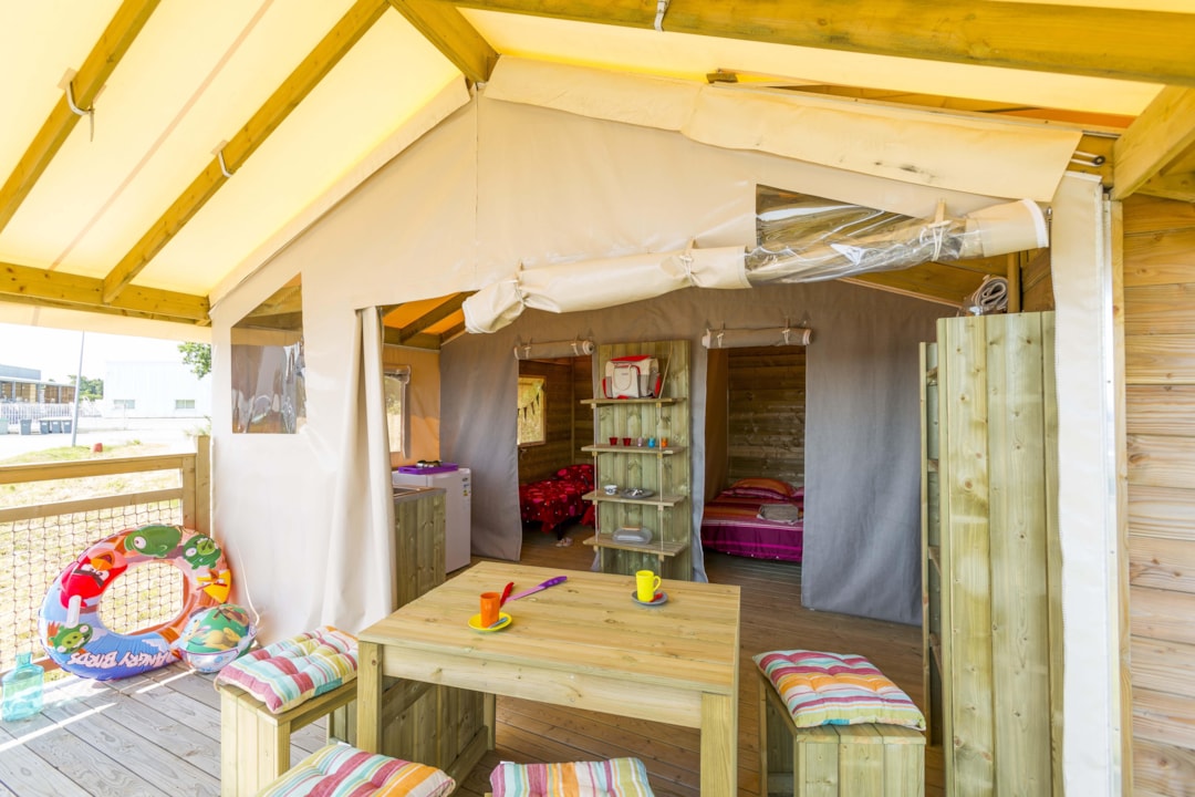 C- Pilotis Lodge