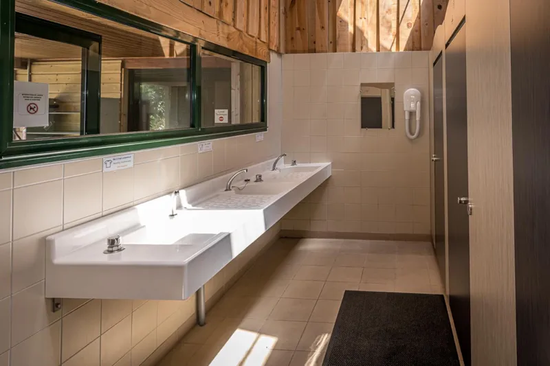 Grand Emplacement Avec Électricité