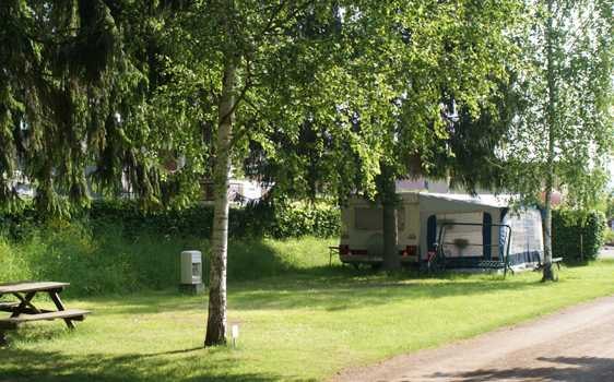 Forfait Camping (Emplacement, 2 Personnes, 1 Véhicule) 2/6 Pers.