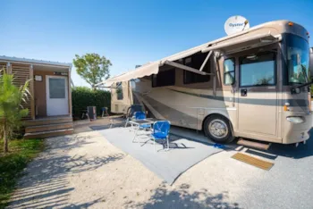 Stellplatz - 4-Blumen-Stellplätze **** Mit Privaten Und Beheizten Sanitäranlagen - CAMPING YELLOH! VILLAGE LA CAPRICIEUSE