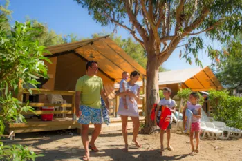 Mietunterkunft - Super Lodge | 30M² | 2 Schlafzimmer | Nicht Überdachte Terrasse - - Camping Marina d'Erba Rossa