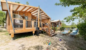 Mietunterkunft - Hütte Ultimate | 51M² | Klimaanlage + Tv | 2 Schlafzimmer | Hochterrasse - - Camping Marina d'Erba Rossa