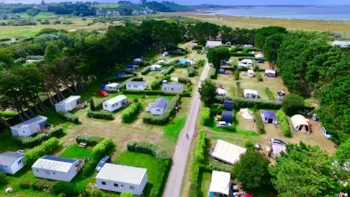 Stellplatz - Stellplatz Nature (Zelt, Wohnwagen, Wohnmobil / 1 Auto) - Camping Du Vougot***