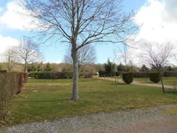 Stellplatz - Stellplatz Castel Premium - Strom 20 A - Abwasser - Fließwasseranschluss - 101 - Castel Camping Château de Poinsouze