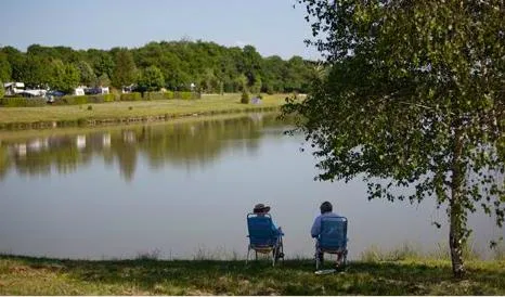 Emplacement Premium Castel - Electricité 20 A - Eau - Evacuation Eaux Grises - 110