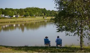 Stellplatz - Stellplatz Castel Premium - Strom 20 A - Abwasser - Fließwasseranschluss - 100 - Castel Camping Château de Poinsouze