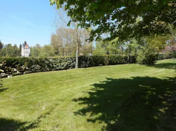 Stellplatz - Stellplatz Castel Premium - Strom 20 A - Abwasser - Fließwasseranschluss - 198 - Castel Camping Château de Poinsouze