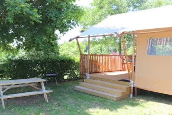 Mietunterkunft - Lodge Woody 38M² - 2 Zimmer - Castel Camping Château de Poinsouze