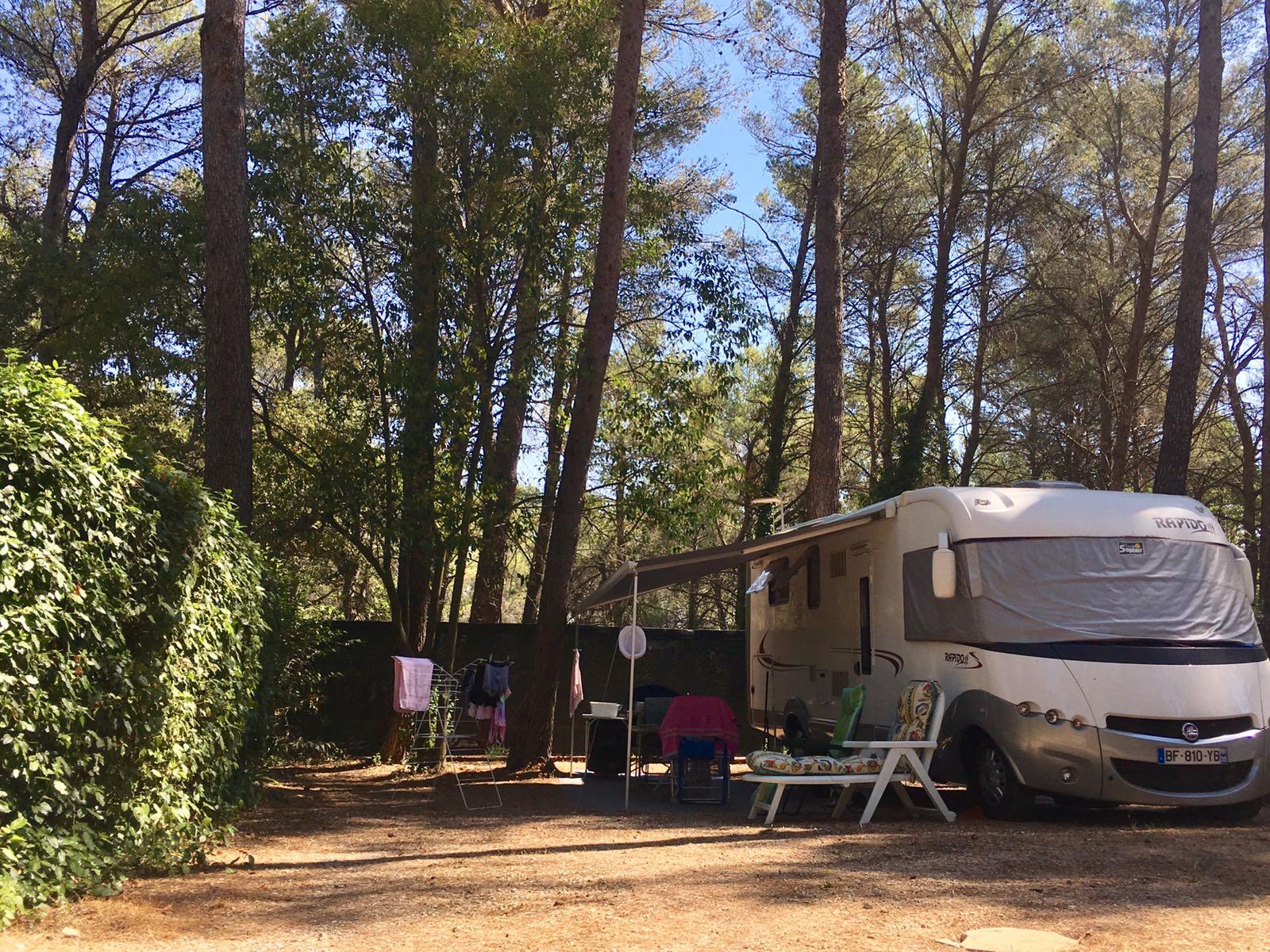 Kampeerplaats - Standplaats + Voertuig - Camping le Devançon