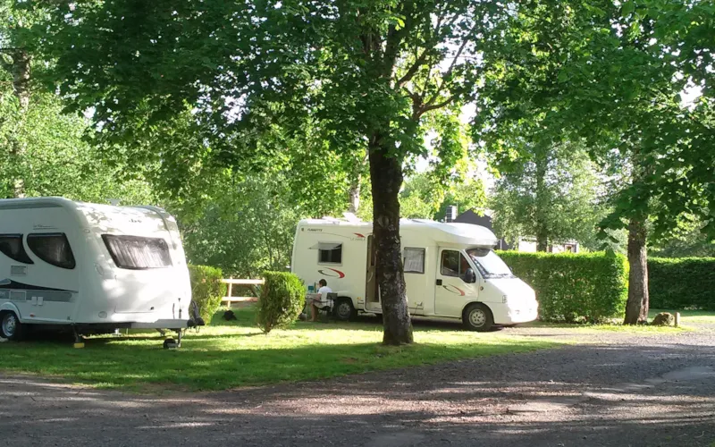 Emplacement : Tente, Caravane, Camping-Car
